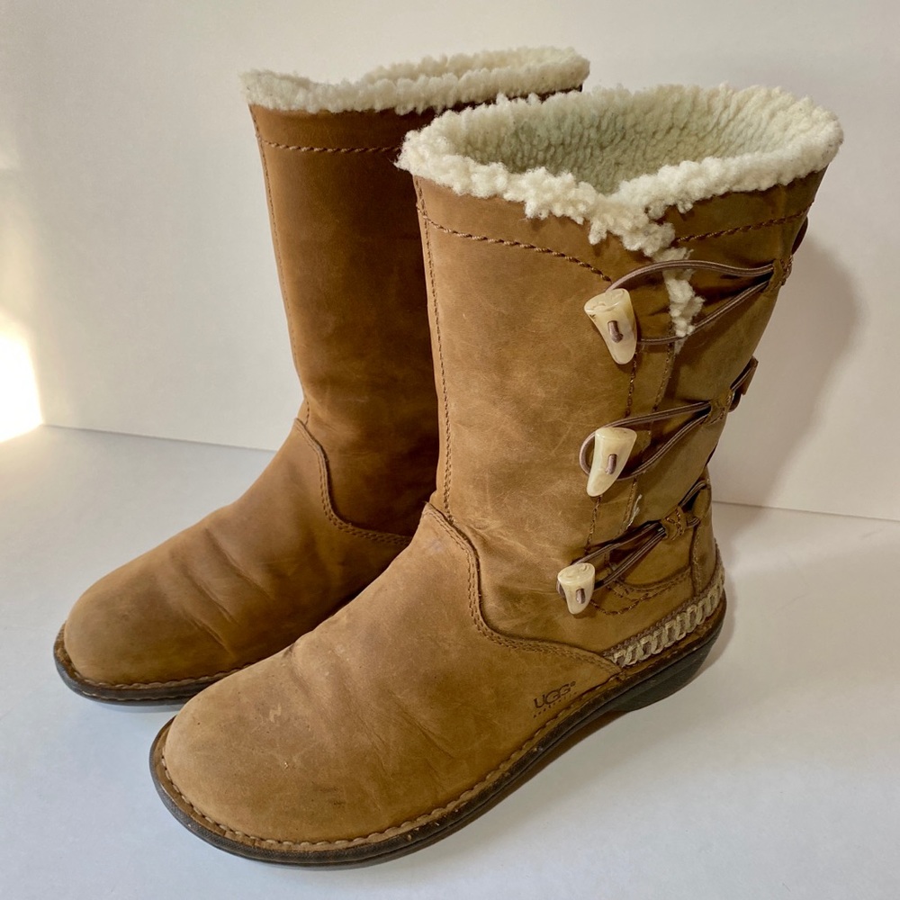 🌼UGG🌼 Women’s Brown Shearling Winter Boots 8